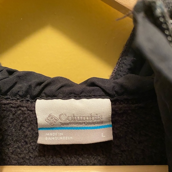 Columbia hoodie sweatshirt - worn a couple of times - Picture 4 of 4